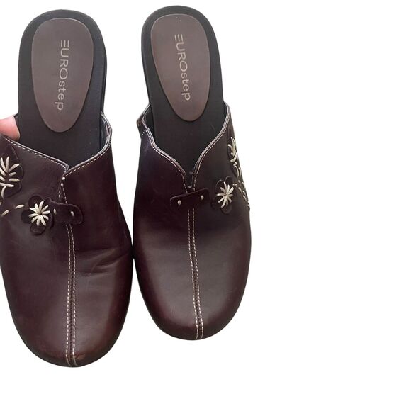 Eurostep Women's Size 7 M Brown Leather Floral Slip On Comfort Clogs - Picture 2 of 9